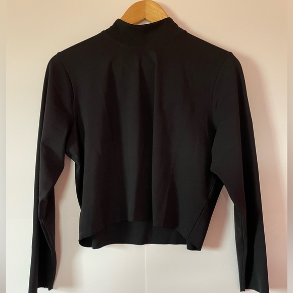 NWT Nike Dri-FIT One Luxe
Women's Long-Sleeve Cropped Top - Picture 4 of 7